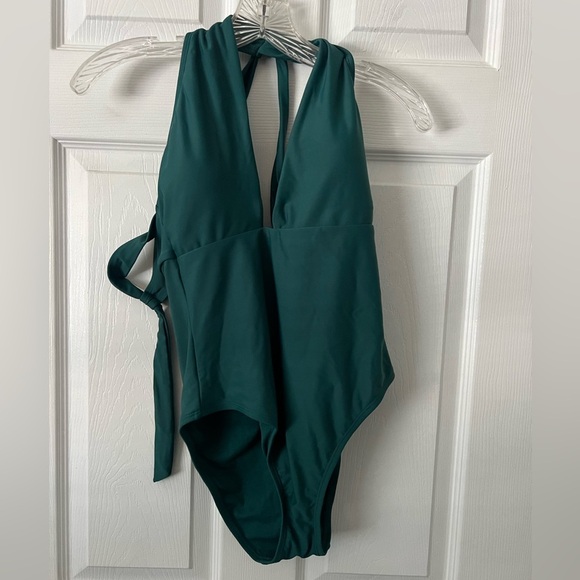 Shade & Shore Women’s One Shoulder Plunge Neck One Piece Swimsuit NWT - Picture 3 of 6